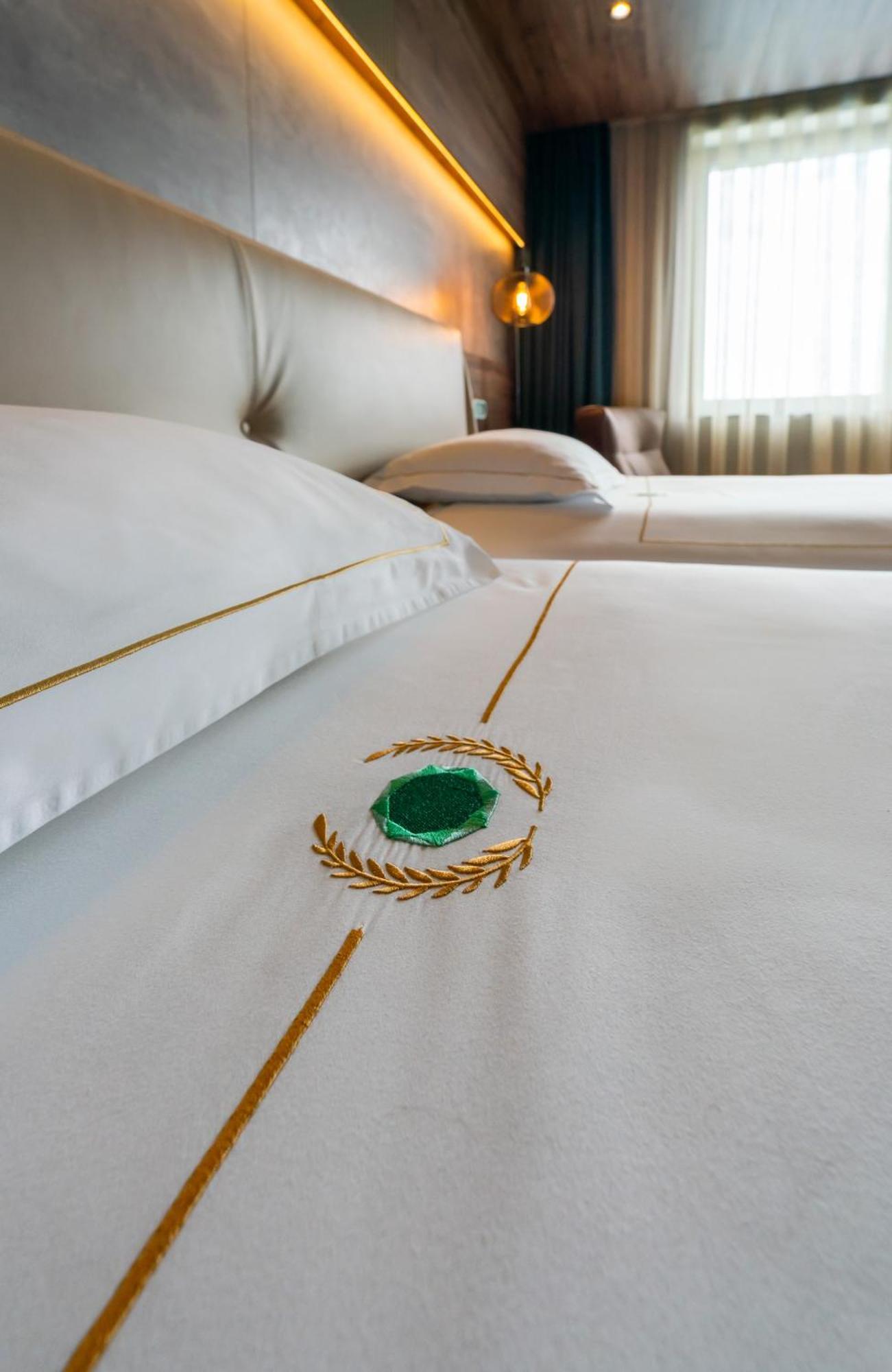 Emerald Hotel Prisztina Zewnętrze zdjęcie